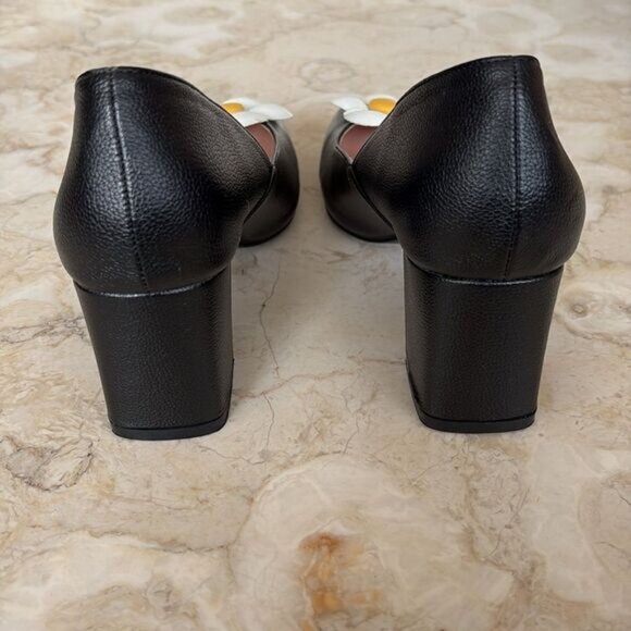 Unique Vintage Black Daisy Pumps - Picture 4 of 10